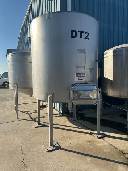 1165 gallon stainless steel tank